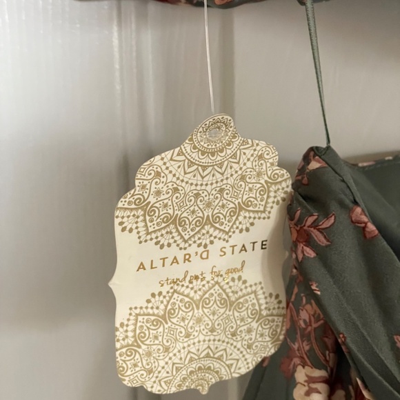 Brand new dress - Picture 3 of 4